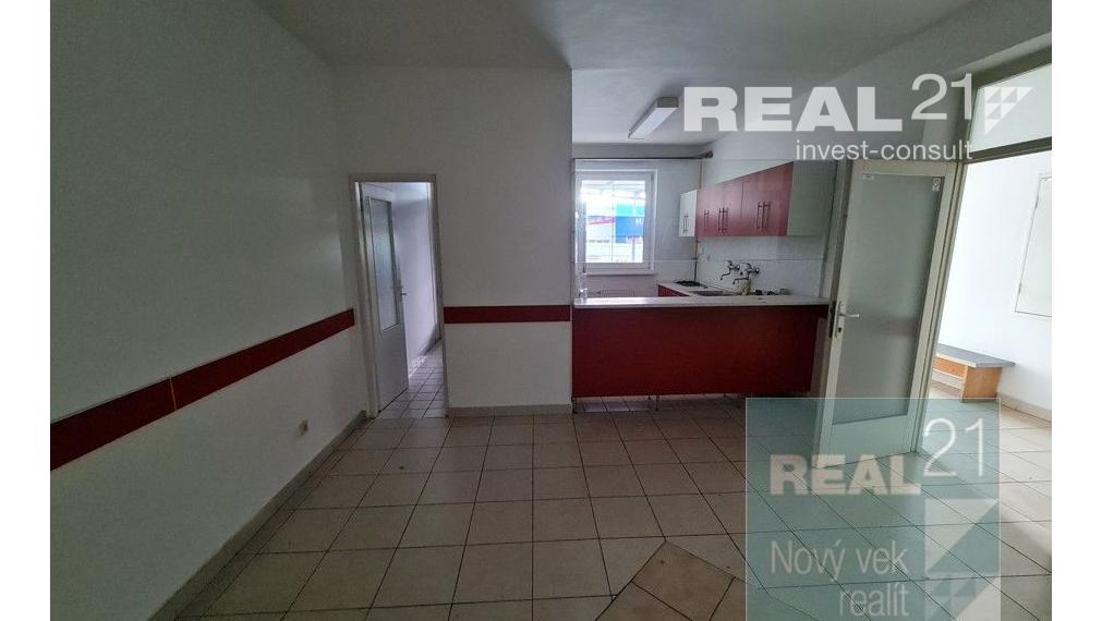 Ponúkame na prenájom obchodný priestor v Považskom Podhradí.