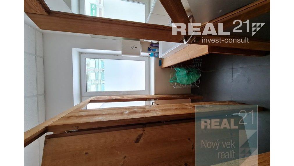 Ponúkame na prenájom nadštandardné administratívne priestory  v areály Považských strojární.