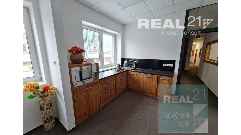 Ponúkame na prenájom nadštandardné administratívne priestory  v areály Považských strojární.