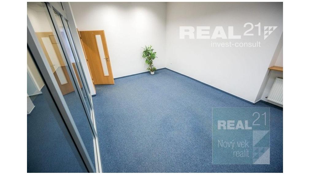 Ponúkame na prenájom administratívne priestory v centre mesta.
