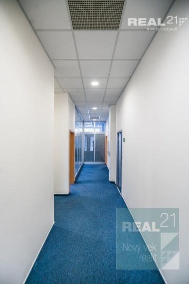 Ponúkame na prenájom administratívne priestory v centre mesta.