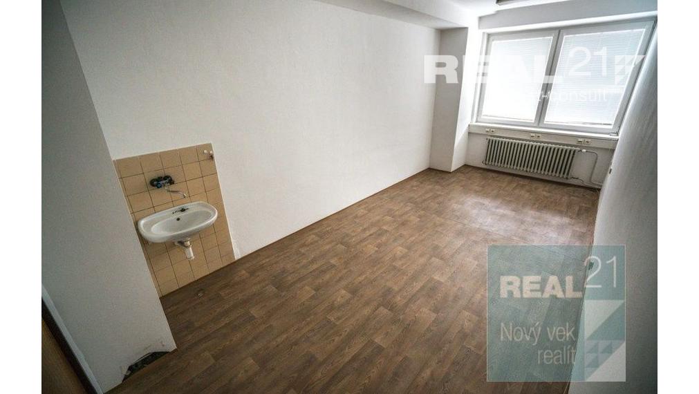 Ponúkame na prenájom administratívne priestory v centre mesta.