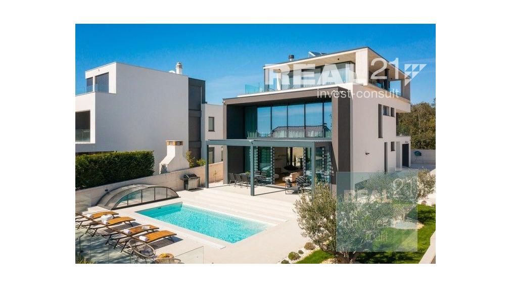 Ponúkame na predaj exkluzívnu modernú vilu nachádzajúcu sa v malebnom prímorskom mestečku Petrčane.