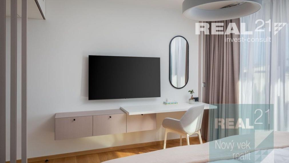 Ponúkame na predaj exkluzívnu modernú vilu nachádzajúcu sa v malebnom prímorskom mestečku Petrčane.