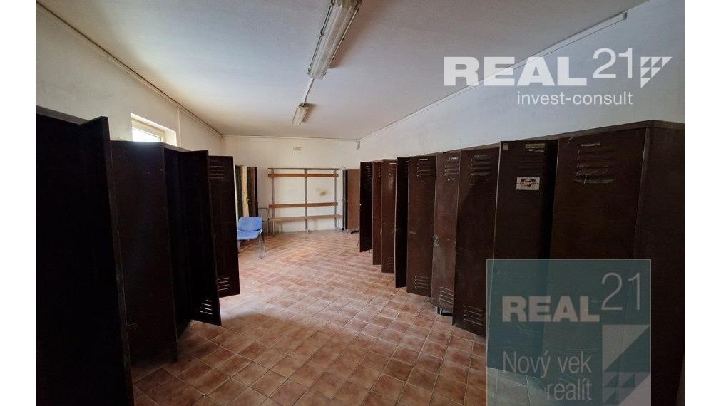 Exkluzívne u nás. Ponúkame na prenájom výrobno-skladový areál nachádzajúci sa v priemyselnej zóne pri ceste na Milochov.