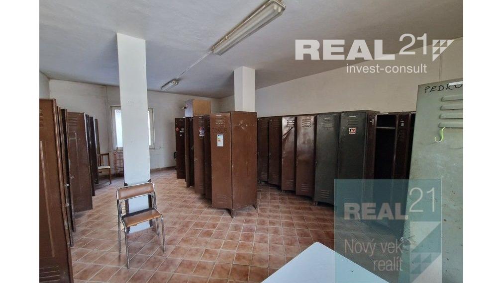 Exkluzívne u nás. Ponúkame na prenájom výrobno-skladový areál nachádzajúci sa v priemyselnej zóne pri ceste na Milochov.