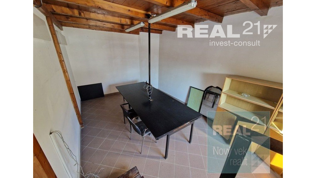 Exkluzívne u nás. Ponúkame na prenájom výrobno-skladový areál nachádzajúci sa v priemyselnej zóne pri ceste na Milochov.