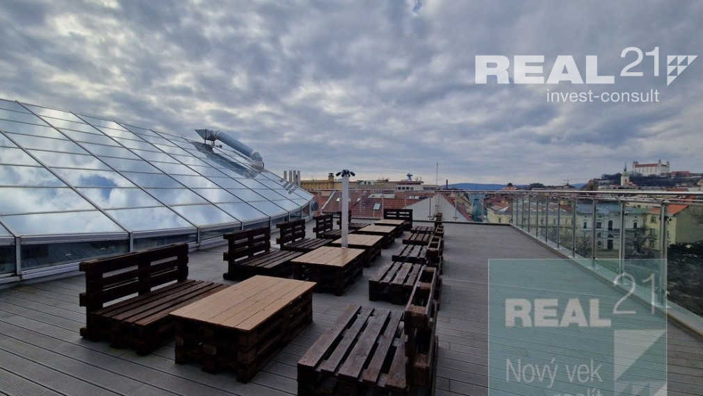 Exkluzívne u nás. Ponúkame na prenájom moderné nadštandardné administratívne priestory na Dobrovičovej ulici 8. v Bratislave.