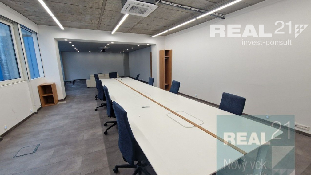 Exkluzívne u nás. Ponúkame na prenájom moderné nadštandardné administratívne priestory na Dobrovičovej ulici 8. v Bratislave.