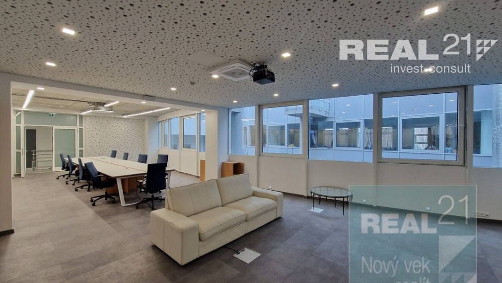 Exkluzívne u nás. Ponúkame na prenájom moderné nadštandardné administratívne priestory na Dobrovičovej ulici 8. v Bratislave.