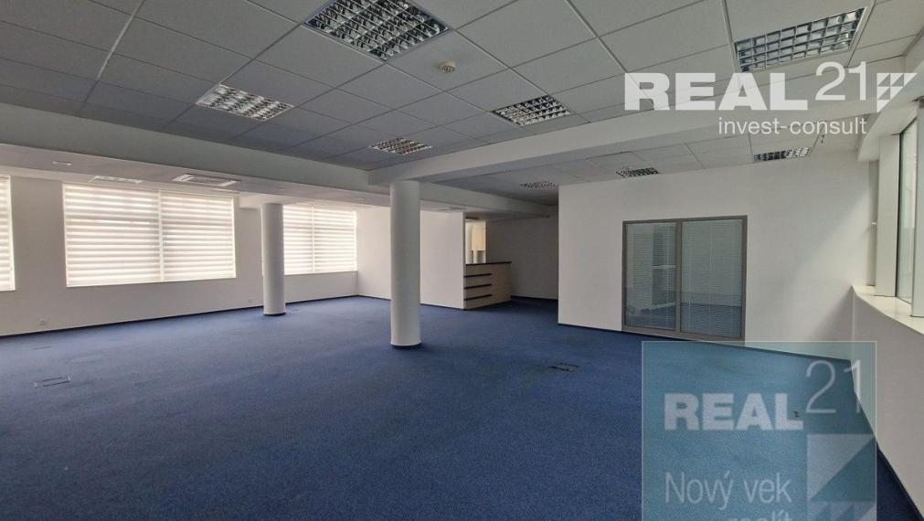 Exkluzívne u nás. Ponúkame na prenájom moderné nadštandardné administratívne priestory na Dobrovičovej ulici 8. v Bratislave.