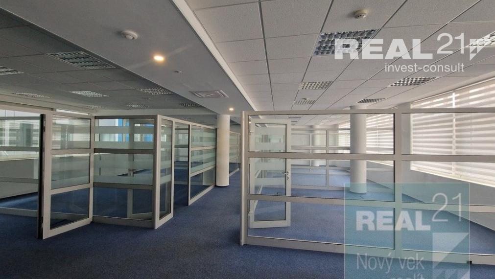 Exkluzívne u nás. Ponúkame na prenájom moderné nadštandardné administratívne priestory na Dobrovičovej ulici 8. v Bratislave.