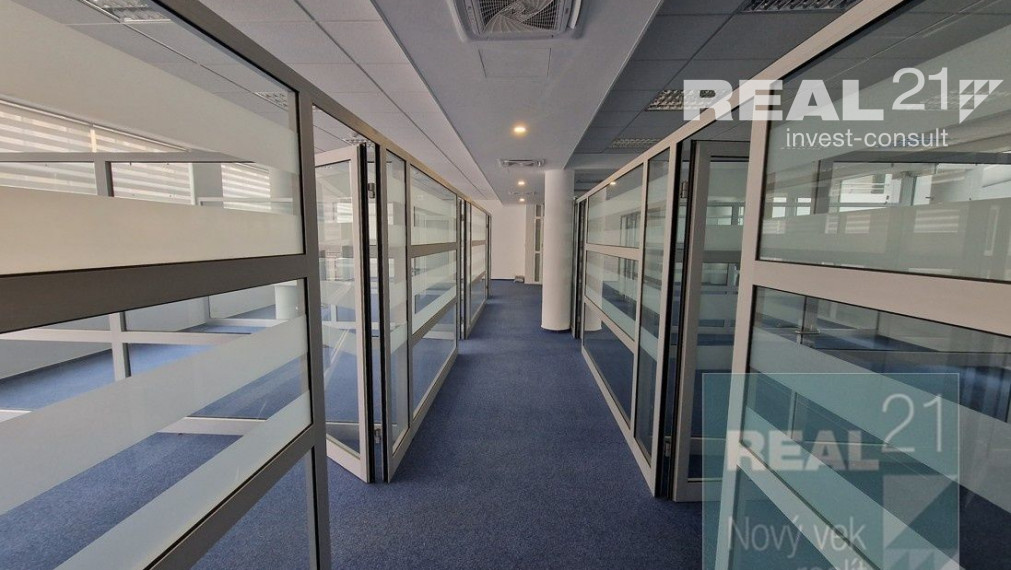 Exkluzívne u nás. Ponúkame na prenájom moderné nadštandardné administratívne priestory na Dobrovičovej ulici 8. v Bratislave.