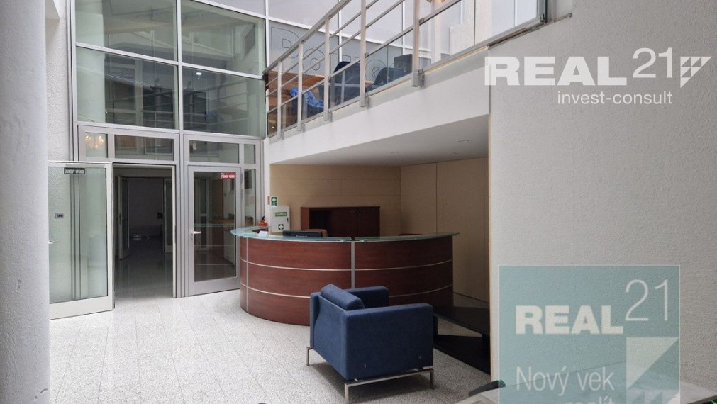 Exkluzívne u nás. Ponúkame na prenájom moderné nadštandardné administratívne priestory na Dobrovičovej ulici 8. v Bratislave.