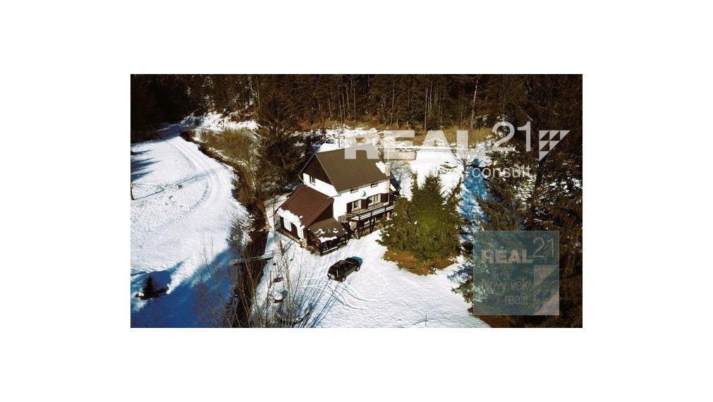 Exkluzívne u nás. Ponúkame na predaj rekreačný objekt, bývalý starý mlyn, v nádhernej lokalite Strážovských vrchov.