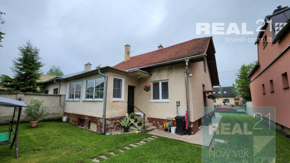 REZERVOVANÉ !!Exkluzívne u nás! Ponúkame na predaj veľmi pekný rodinný dom v Rajci.