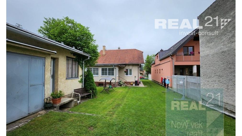 REZERVOVANÉ !!Exkluzívne u nás! Ponúkame na predaj veľmi pekný rodinný dom v Rajci.