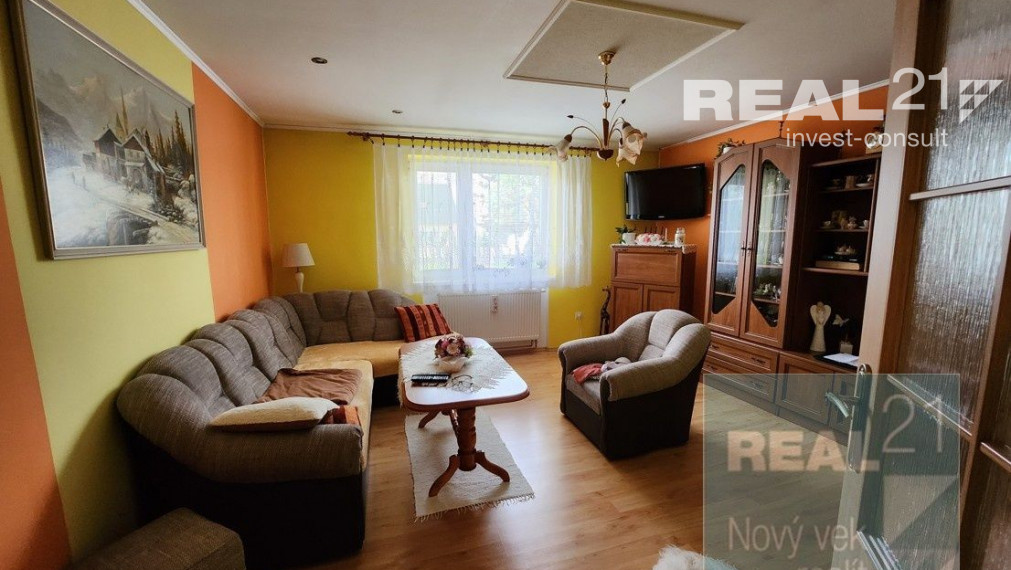 REZERVOVANÉ !!Exkluzívne u nás! Ponúkame na predaj veľmi pekný rodinný dom v Rajci.