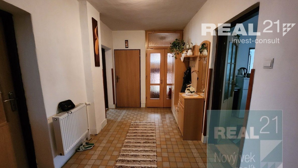 REZERVOVANÉ !!Exkluzívne u nás! Ponúkame na predaj veľmi pekný rodinný dom v Rajci.