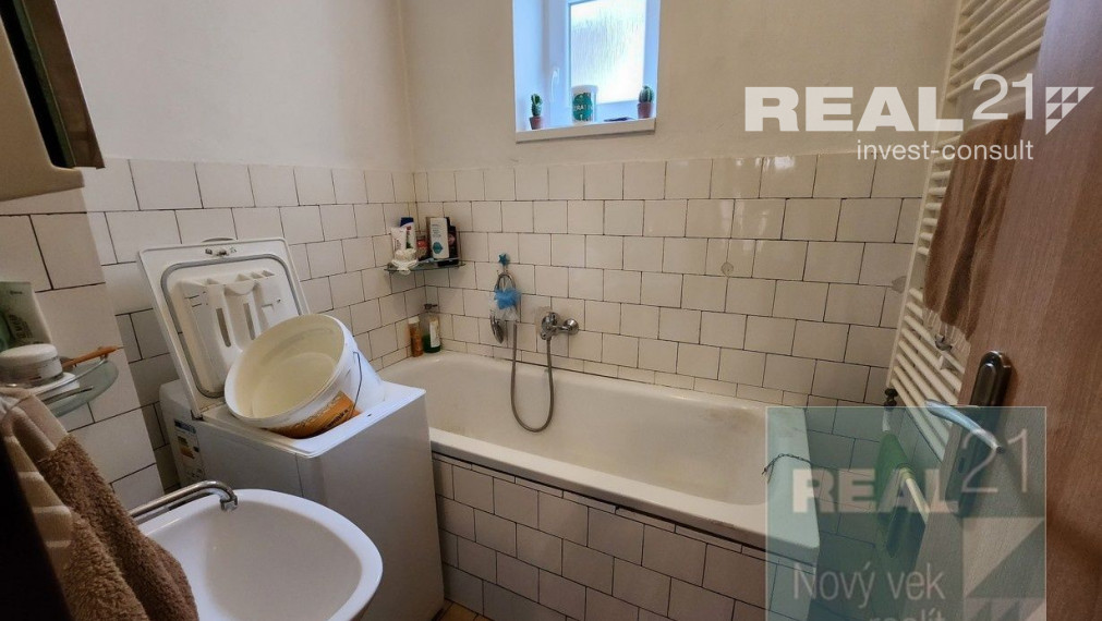 REZERVOVANÉ !!Exkluzívne u nás! Ponúkame na predaj veľmi pekný rodinný dom v Rajci.