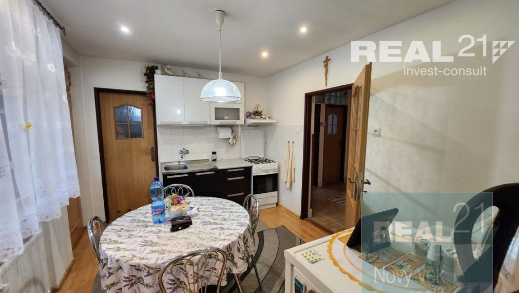 REZERVOVANÉ !!Exkluzívne u nás! Ponúkame na predaj veľmi pekný rodinný dom v Rajci.