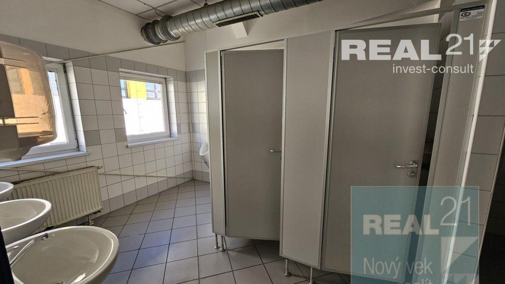 Ponúkame na prenájom výrobné a skladové priestory v modernej hale o ploche 2249 m2.