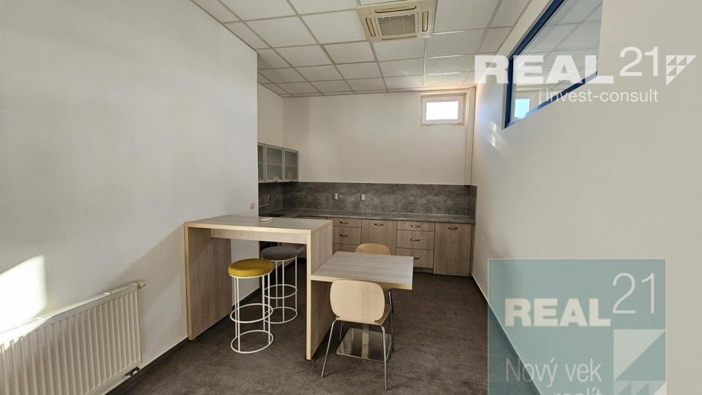 Ponúkame na prenájom výrobné a skladové priestory v modernej hale o ploche 2249 m2.