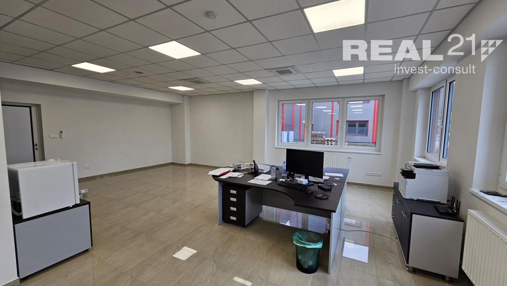 Moderné kancelárske priestory v areáli bývalých Považských strojární.