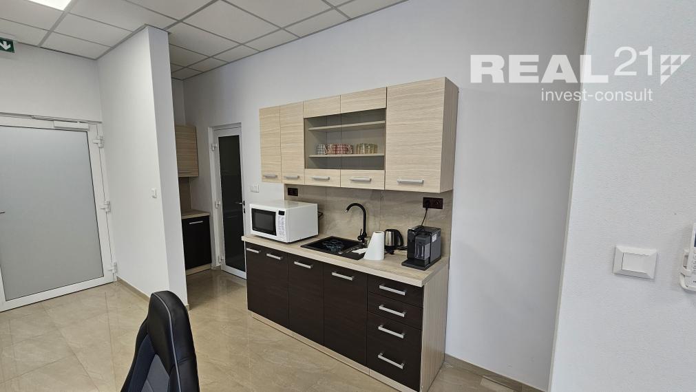 Moderné kancelárske priestory v areáli bývalých Považských strojární.