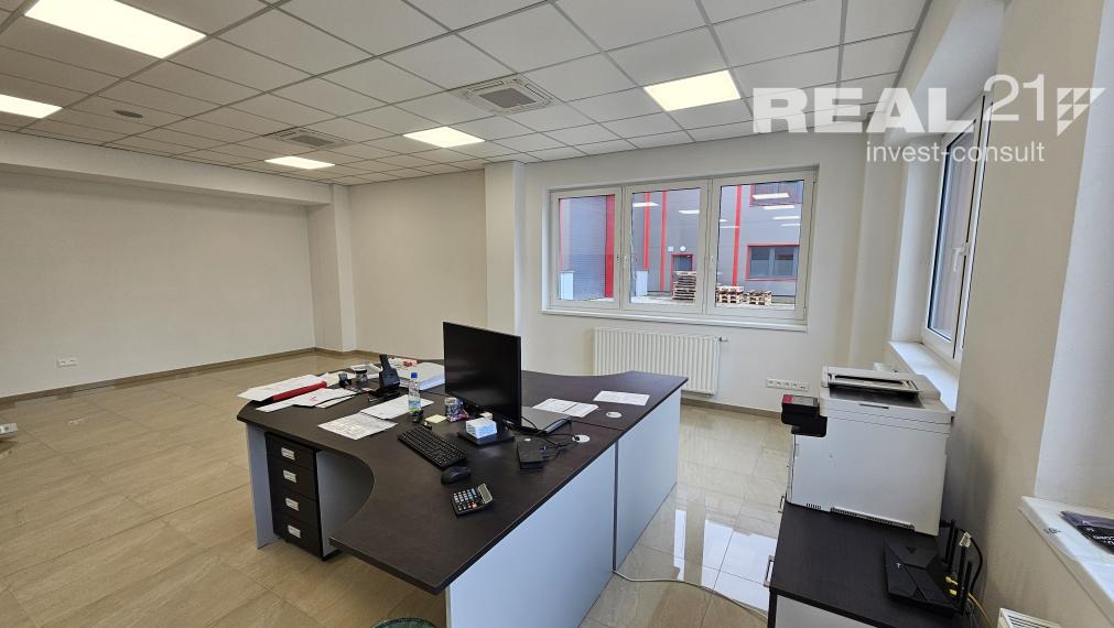 Moderné kancelárske priestory v areáli bývalých Považských strojární.