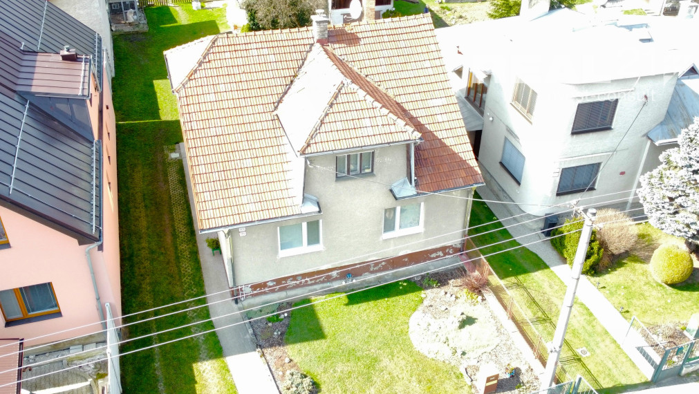 REZERVOVANÉ !!Exkluzívne u nás! Ponúkame na predaj veľmi pekný rodinný dom v Rajci.