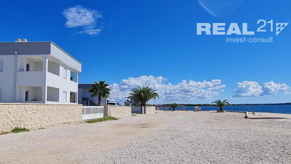 Ponúkame na predaj 2 izbový apartmán na ostrove Vir.