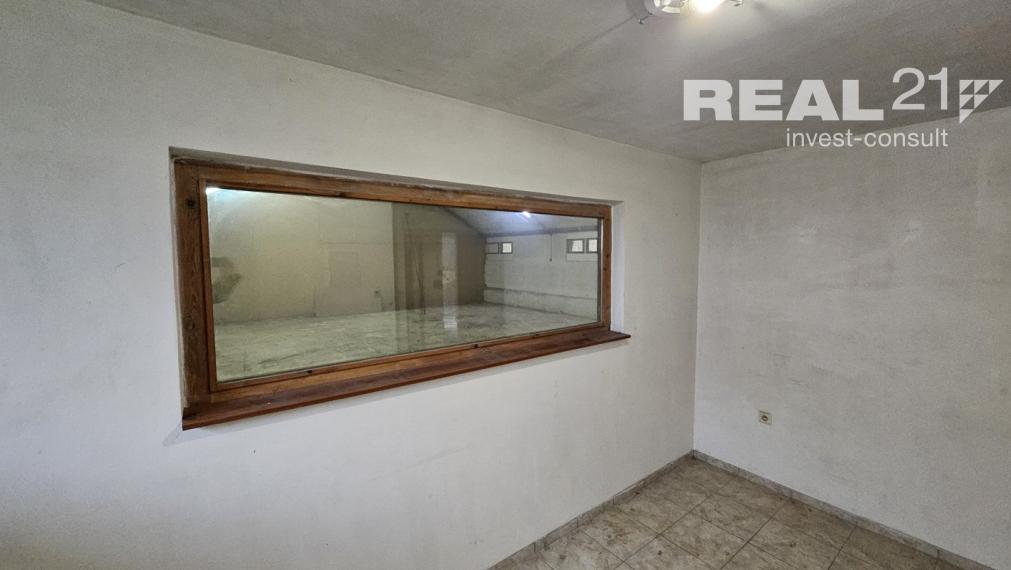 Staršia hala s kanceláriou v Šebešťanovej