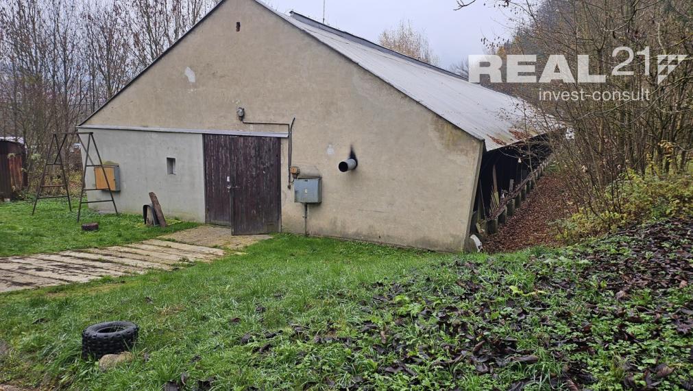 Staršia hala s kanceláriou v Šebešťanovej