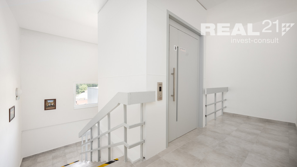 Moderné administratívne a skladové priestory na prenájom.