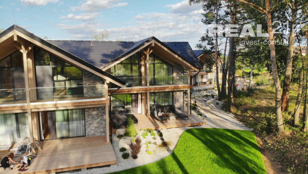 Rezervované! Exkluzívny 3 izbový apartmán s výhľadom na Lomnický štít priamo v srdci golfového areálu Black Stork – Veľká Lomnica. Možný odpočet DPH.