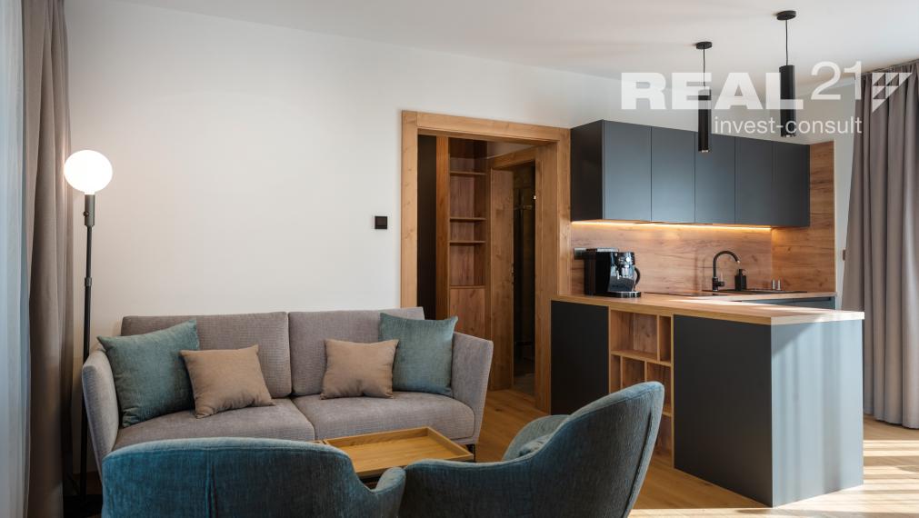 Rezervované! Exkluzívny 3 izbový apartmán s výhľadom na Lomnický štít priamo v srdci golfového areálu Black Stork – Veľká Lomnica. Možný odpočet DPH.