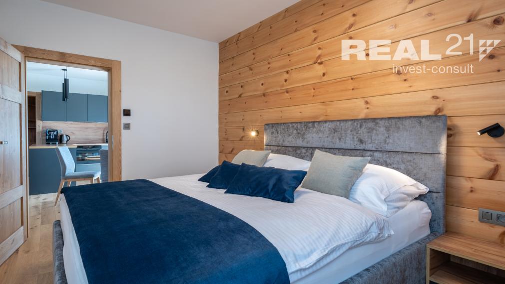 Rezervované! Exkluzívny 3 izbový apartmán s výhľadom na Lomnický štít priamo v srdci golfového areálu Black Stork – Veľká Lomnica. Možný odpočet DPH.