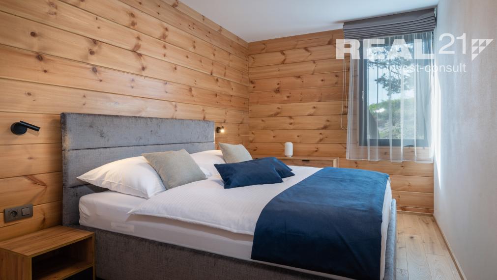 Rezervované! Exkluzívny 3 izbový apartmán s výhľadom na Lomnický štít priamo v srdci golfového areálu Black Stork – Veľká Lomnica. Možný odpočet DPH.