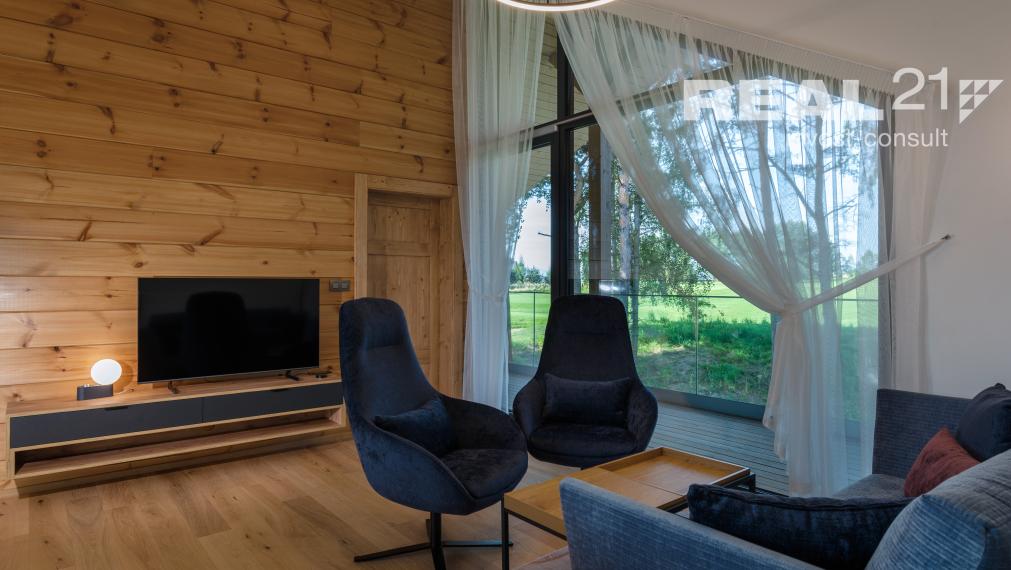 Rezervované! Krásny strešný 3 izbový apartmán s výhľadom na Lomnický štít priamo pri golfovom ihrisku. Možný odpočet DPH.