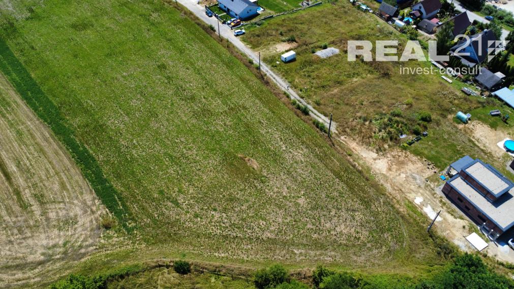 Na predaj lukratívne stavebné pozemky v obci Sverepec. Znížená cena.