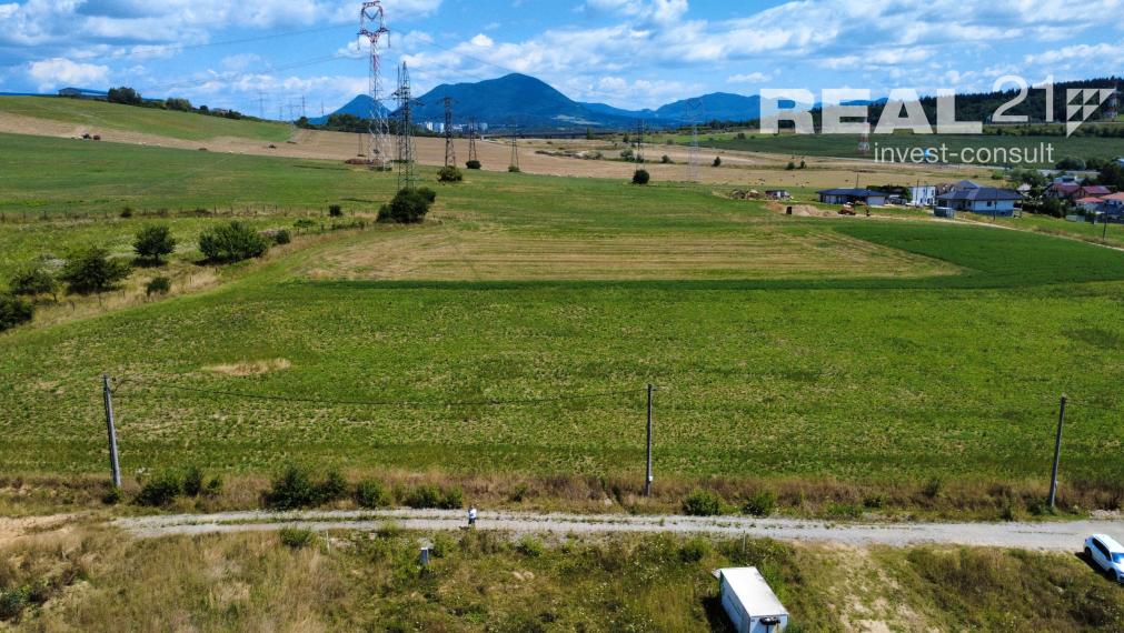 Na predaj lukratívne stavebné pozemky v obci Sverepec. Znížená cena.