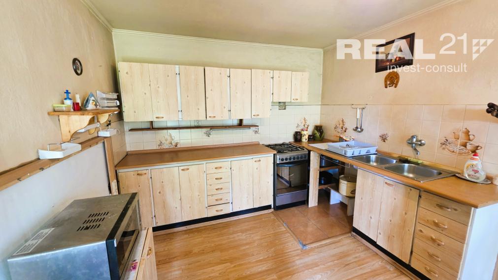 Starší rodinný dom s krásnym pozemkom v Podvaží.