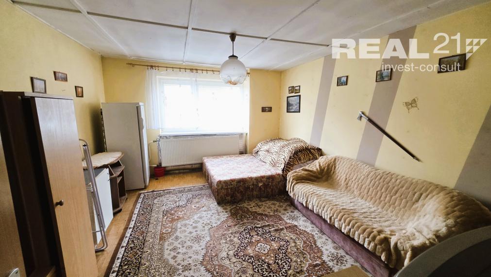 Starší rodinný dom s krásnym pozemkom v Podvaží.