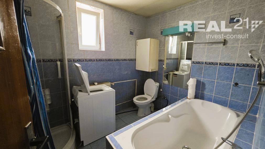 Starší rodinný dom s krásnym pozemkom v Podvaží.