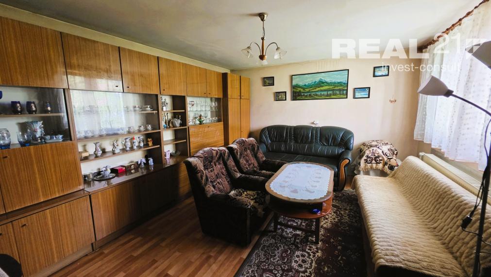 Starší rodinný dom s krásnym pozemkom v Podvaží.