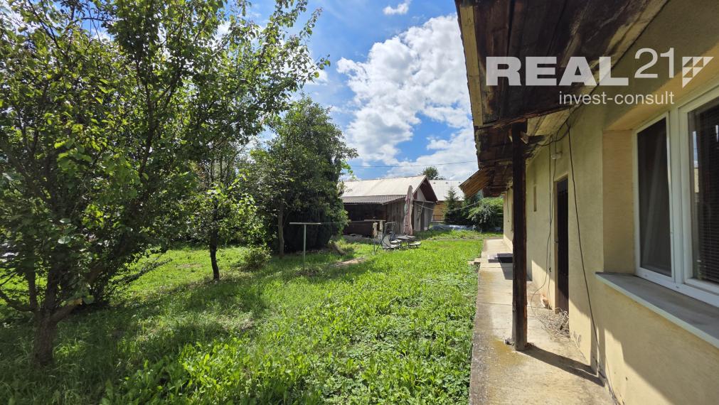 Starší rodinný dom s krásnym pozemkom v Podvaží.