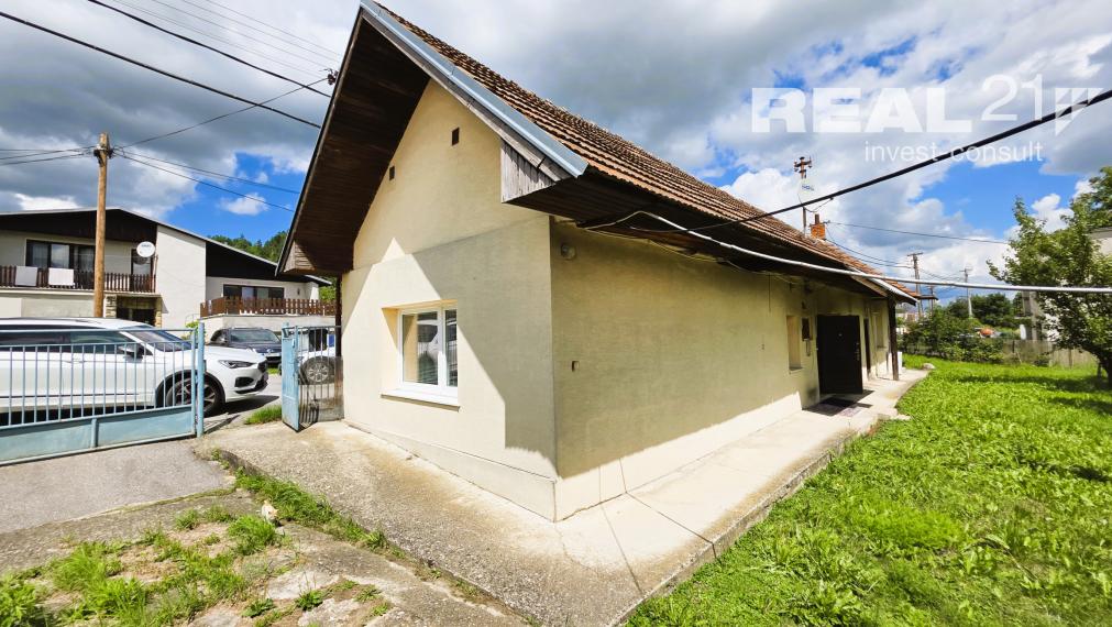 Starší rodinný dom s krásnym pozemkom v Podvaží.