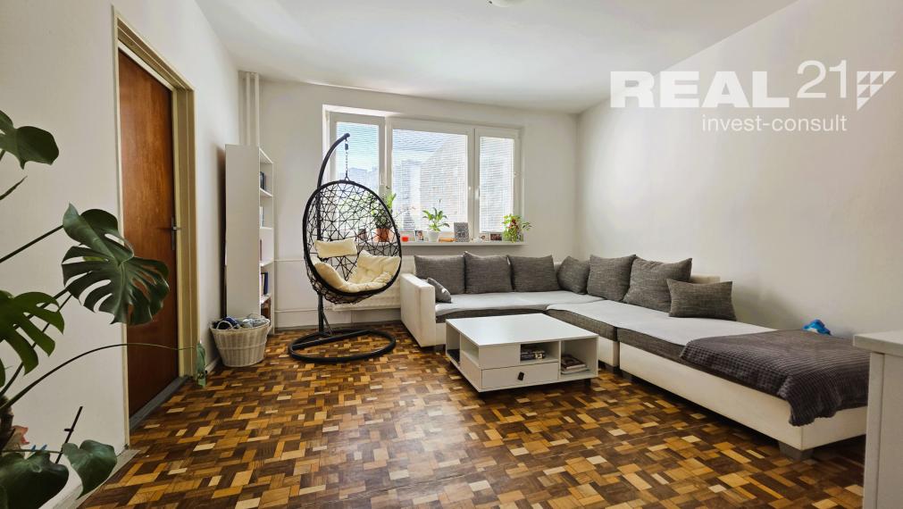 Pekný 3 izbový byt v pôvodnom stave na sídlisku Rozkvet s krásnym výhľadom.