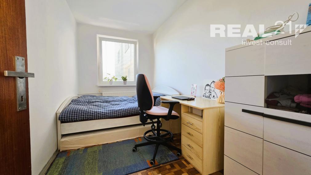 Pekný 3 izbový byt v pôvodnom stave na sídlisku Rozkvet s krásnym výhľadom.